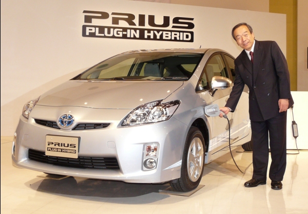 Toyota Prius зареждаем хибрид